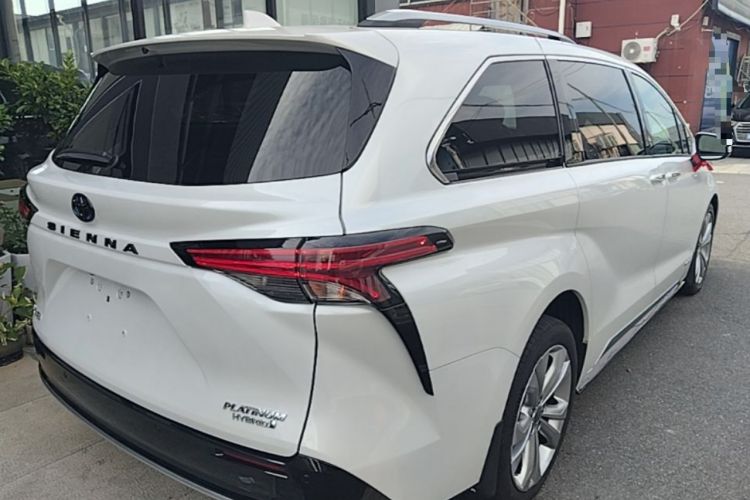 Used Toyota SIENNA 2021 2.5L Hybrid Platinum Edition Rear Right 45 Deg