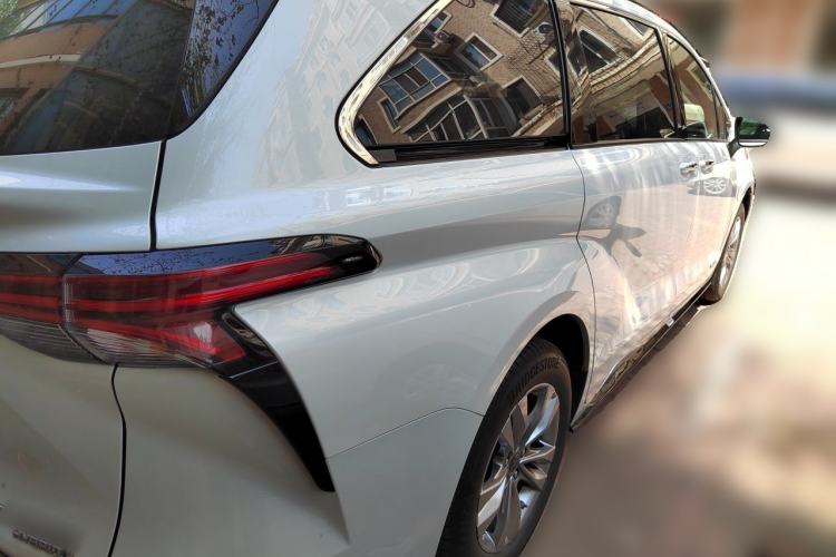 Used Toyota SIENNA 2021 2.5L Hybrid Platinum Edition Rear Right 45 Deg