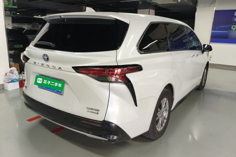 Used Toyota SIENNA 2021 2.5L Hybrid Premium Edition Rear Right 45 Deg