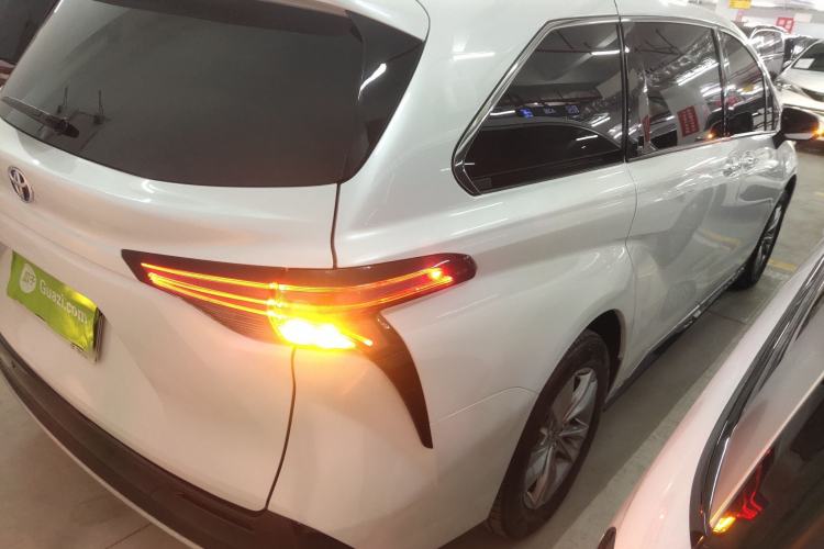 Used Toyota SIENNA 2021 2.5L Hybrid Platinum Edition Rear Right 45 Deg