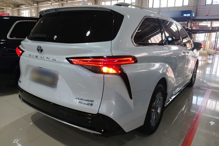 Used Toyota SIENNA 2021 2.5L Hybrid Platinum Edition Rear Right 45 Deg