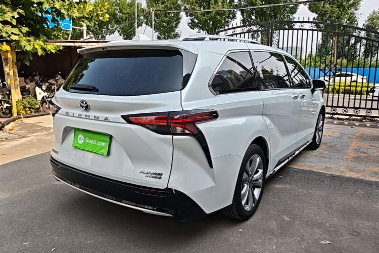 Used Toyota SIENNA 2021 2.5L Hybrid Platinum Edition Rear Right 45 Deg