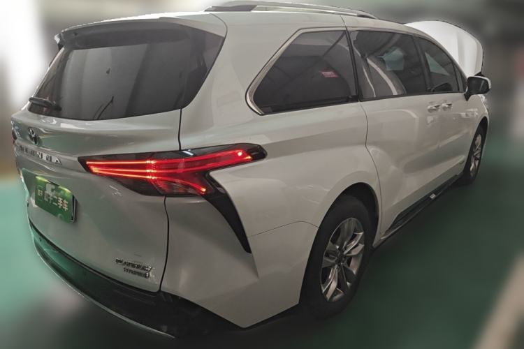 Used Toyota SIENNA 2021 2.5L Hybrid Platinum Edition Rear Right 45 Deg