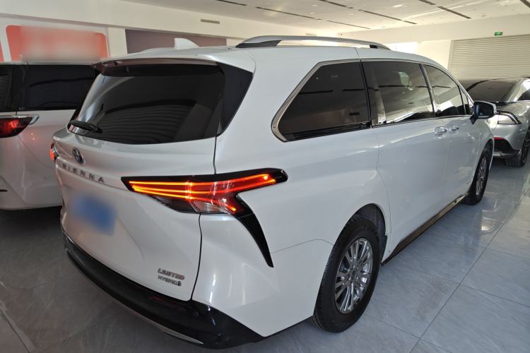 Used Toyota SIENNA 2021 2.5L Hybrid Premium Edition Rear Right 45 Deg