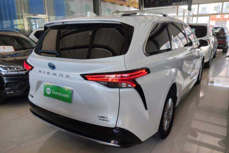 Used Toyota SIENNA 2021 2.5L Hybrid Premium Edition Rear Right 45 Deg