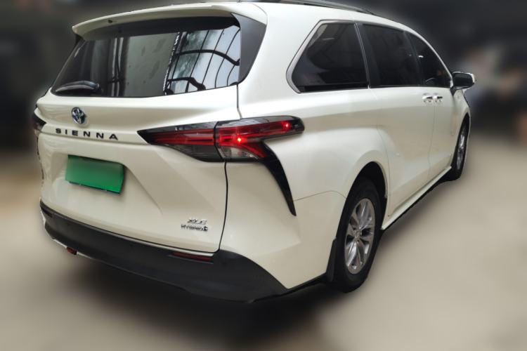 Used Toyota SIENNA  Rear Right 45 Deg