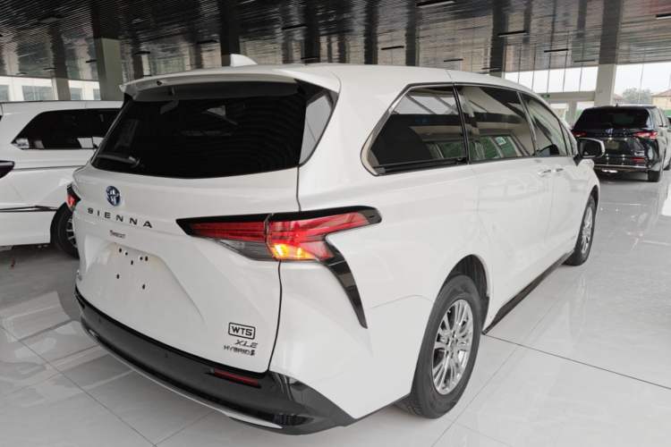 Used Toyota SIENNA 2021 2.5L Hybrid Luxury Edition Rear Right 45 Deg