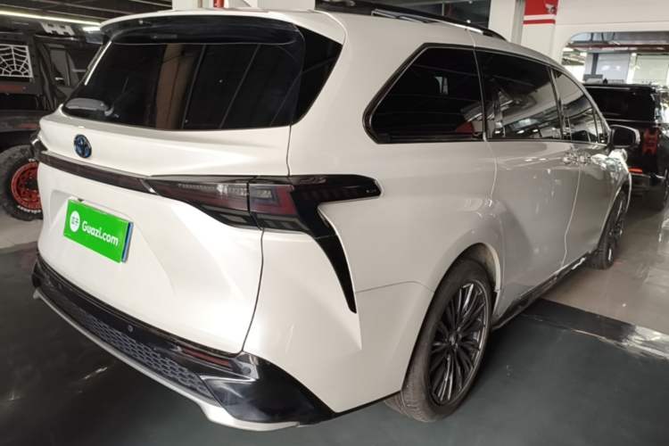 Used Toyota SIENNA 2021 2.5L Hybrid Luxury Edition Rear Right 45 Deg