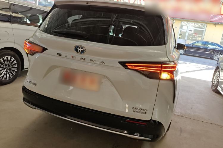 Used Toyota SIENNA 2021 2.5L Hybrid Premium Edition Rear
