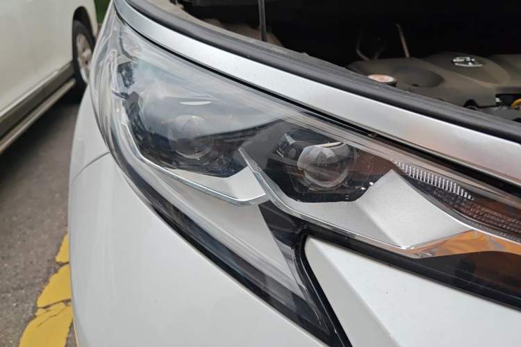 Used Toyota SIENNA 2021 2.5L Hybrid Premium Edition Right Front Headlight