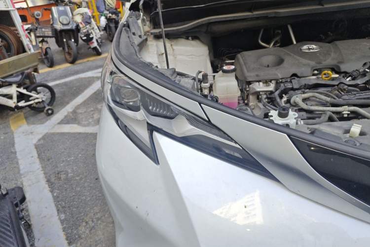Used Toyota SIENNA 2021 2.5L Hybrid Premium Edition Right Front Headlight