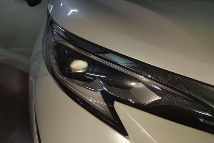 Used Toyota SIENNA 2021 2.5L Hybrid Comfort Edition Right Front Headlight