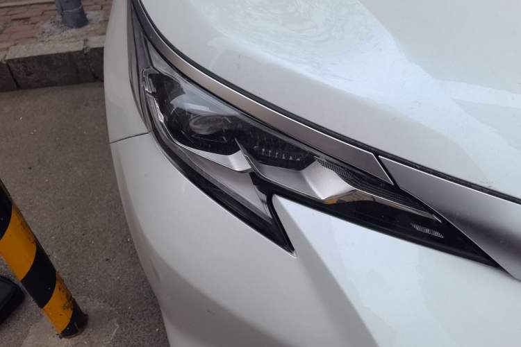Used Toyota SIENNA 2021 2.5L Hybrid Premium Edition Right Front Headlight