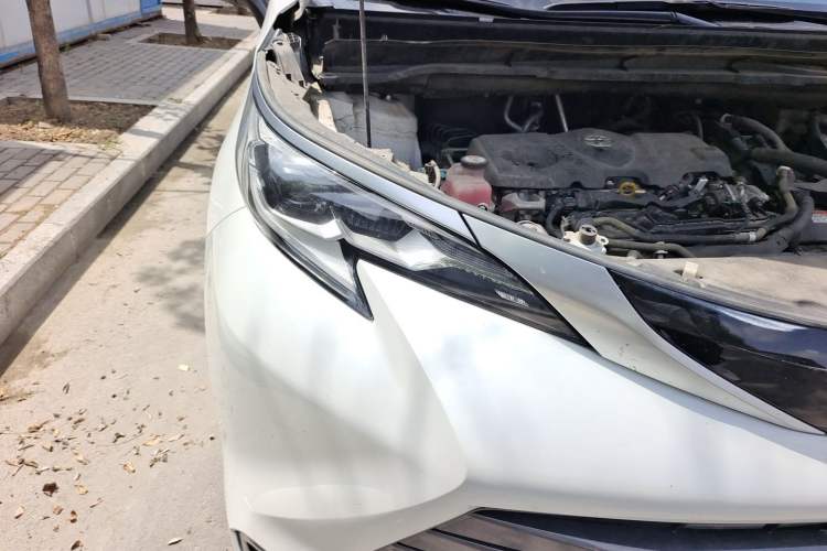 Used Toyota SIENNA 2021 2.5L Hybrid Premium Edition Right Front Headlight