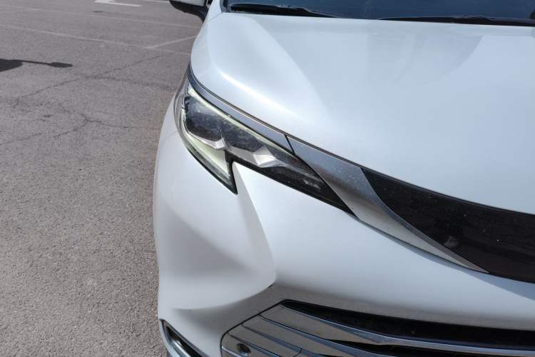 Used Toyota SIENNA 2021 2.5L Hybrid Platinum Edition Right Front Headlight