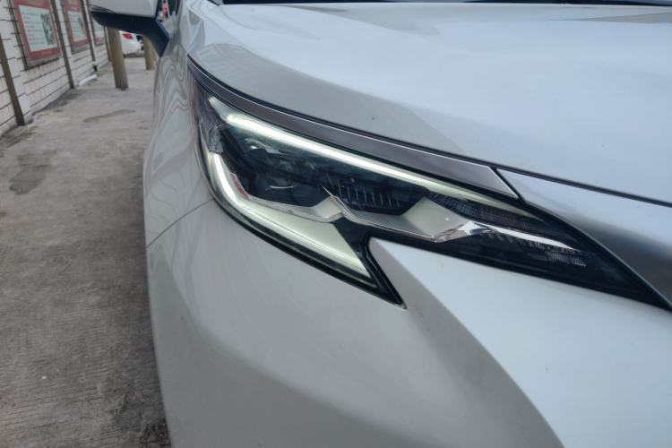Used Toyota SIENNA 2021 2.5L Hybrid Premium Edition Right Front Headlight