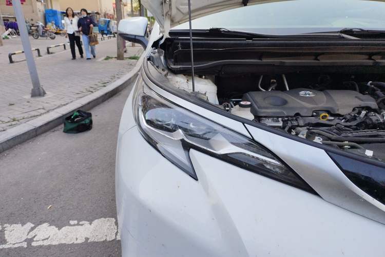 Used Toyota SIENNA 2021 2.5L Hybrid Platinum Edition Right Front Headlight