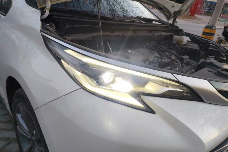 Used Toyota SIENNA 2021 2.5L Hybrid Ultimate Edition Right Front Headlight
