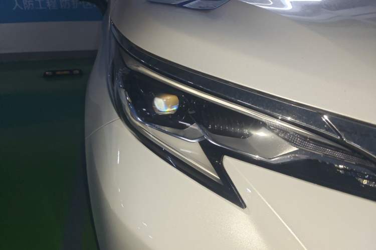 Used Toyota SIENNA 2021 2.5L Hybrid Comfort Edition Right Front Headlight