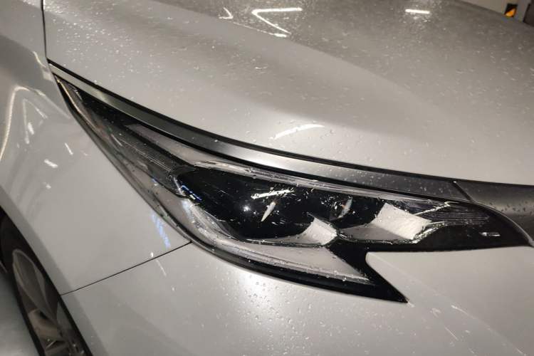 Used Toyota SIENNA 2021 2.5L Hybrid Platinum Edition Right Front Headlight