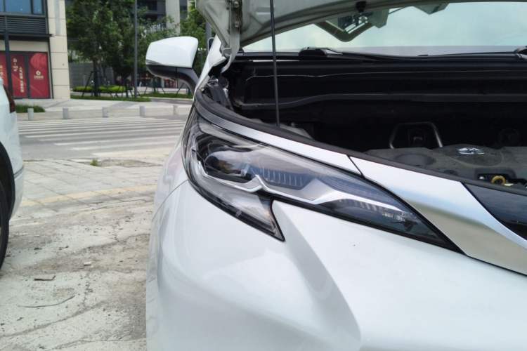 Used Toyota SIENNA 2021 2.5L Hybrid Luxury Edition Right Front Headlight
