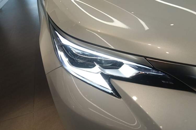 Used Toyota SIENNA 2021 2.5L Hybrid Platinum Edition Right Front Headlight