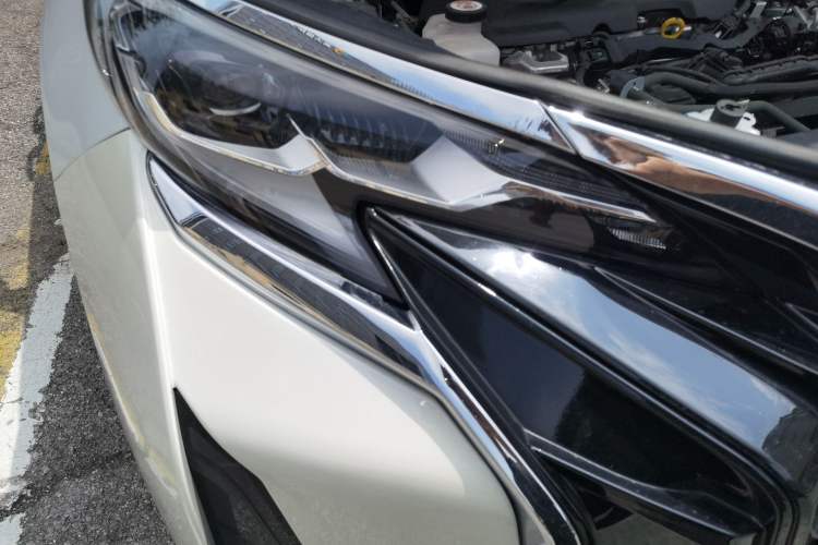 Used Toyota SIENNA 2021 2.5L Hybrid Comfort Edition Right Front Headlight