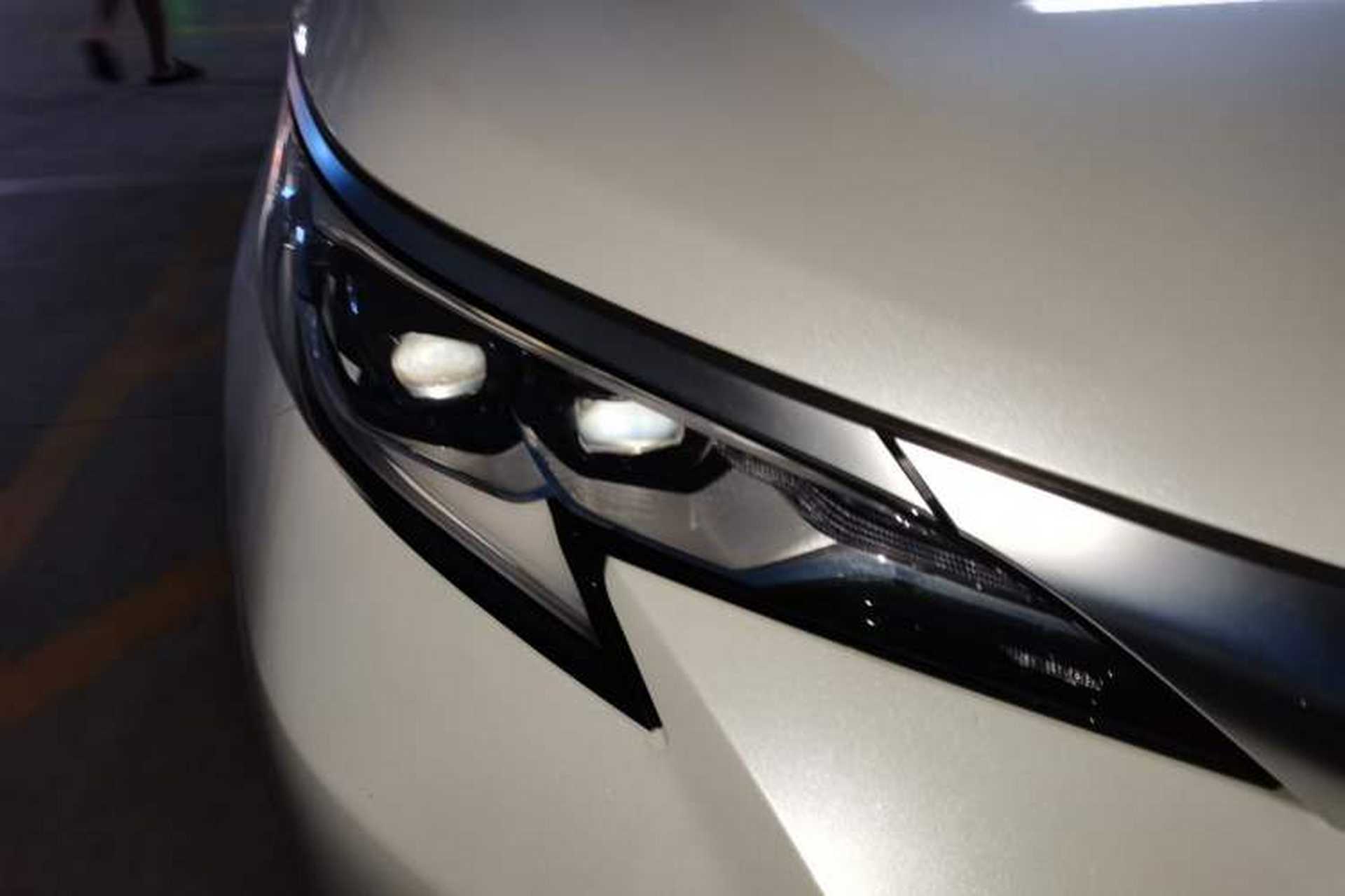 Used Toyota SIENNA 2021 2.5L Hybrid Platinum Edition Right Front Headlight