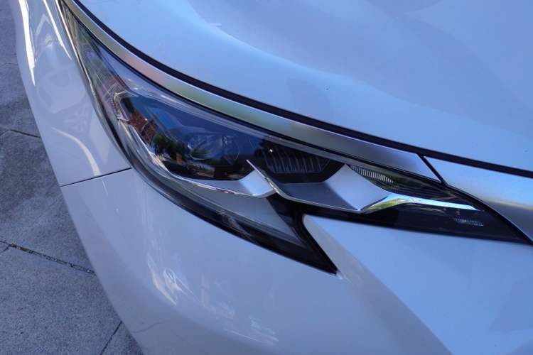 Used Toyota SIENNA 2021 2.5L Hybrid Premium Edition Right Front Headlight