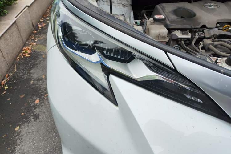 Used Toyota SIENNA 2021 2.5L Hybrid Luxury Edition Right Front Headlight