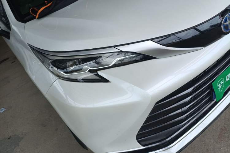 Used Toyota SIENNA 2021 2.5L Hybrid Premium Edition Right Front Headlight