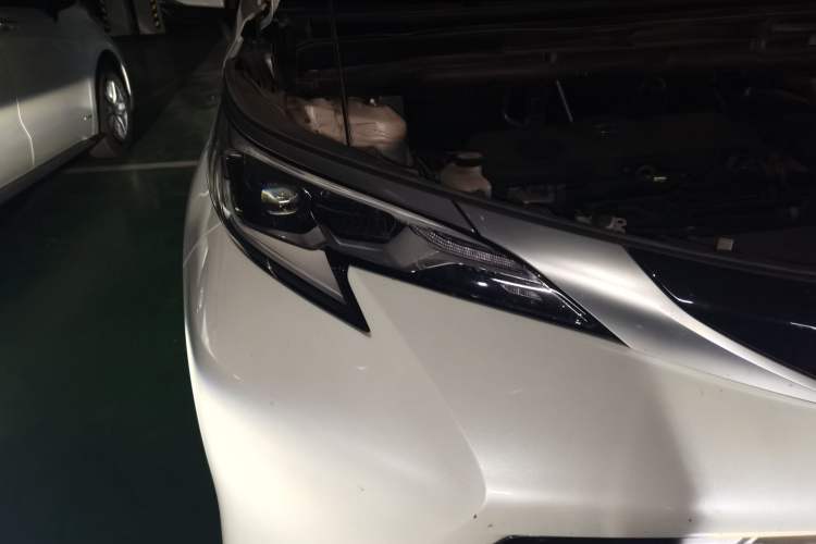 Used Toyota SIENNA 2021 2.5L Hybrid Premium Edition Right Front Headlight
