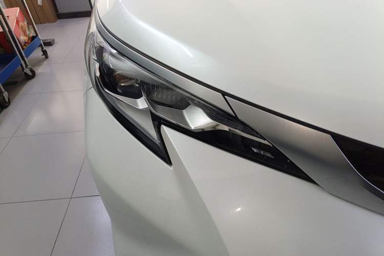 Used Toyota SIENNA 2021 2.5L Hybrid Premium Edition Right Front Headlight