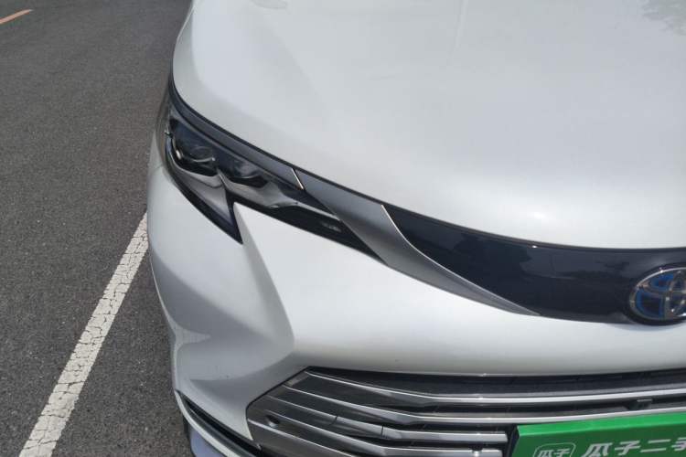 Used Toyota SIENNA 2021 2.5L Hybrid Platinum Edition Right Front Headlight