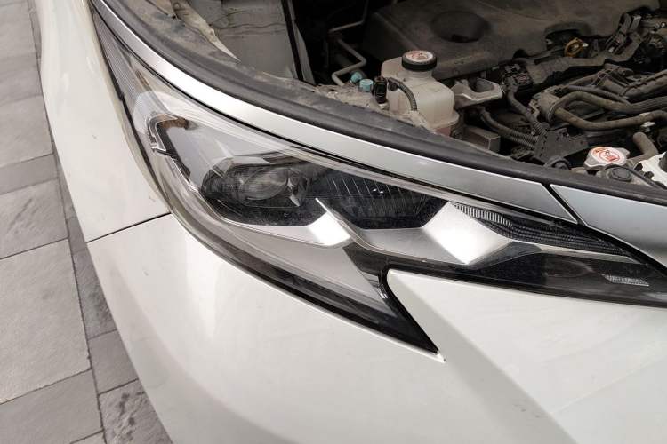 Used Toyota SIENNA 2021 2.5L Hybrid Premium Edition Right Front Headlight