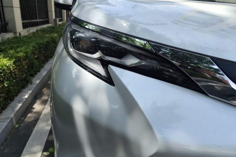 Used Toyota SIENNA 2021 2.5L Hybrid Comfort Edition Right Front Headlight
