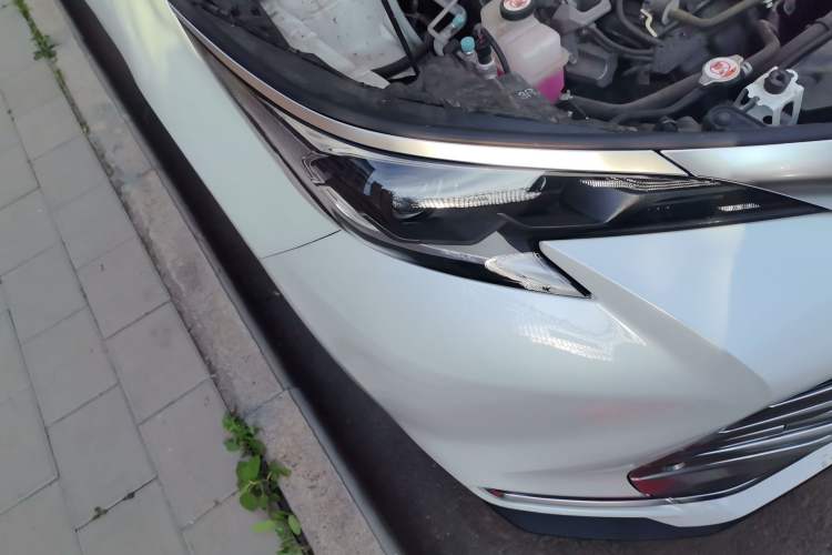 Used Toyota SIENNA 2021 2.5L Hybrid Platinum Edition Right Front Headlight