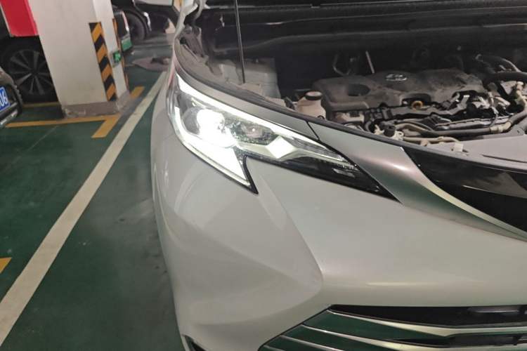 Used Toyota SIENNA 2021 2.5L Hybrid Platinum Edition Right Front Headlight