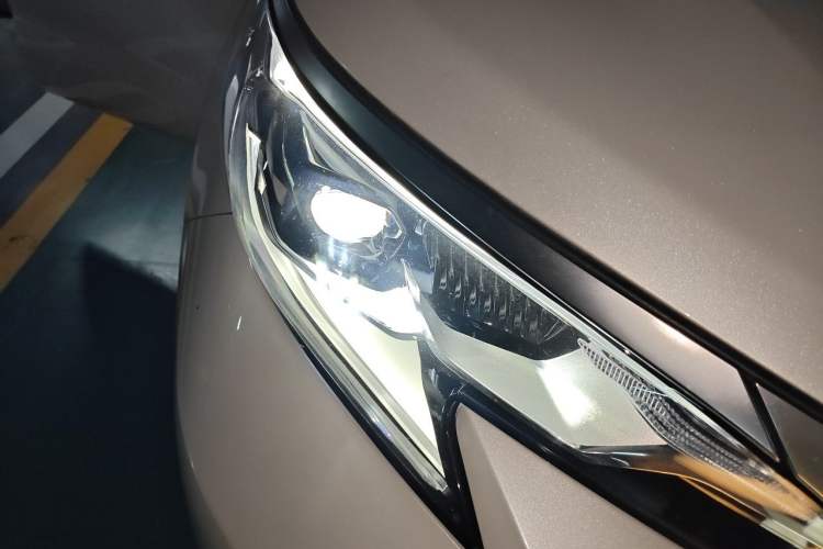 Used Toyota SIENNA 2021 2.5L Hybrid Ultimate Edition Right Front Headlight