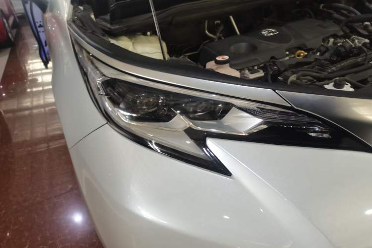 Used Toyota SIENNA 2021 2.5L Hybrid Platinum Edition Right Front Headlight