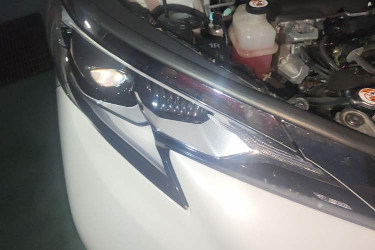 Used Toyota SIENNA 2021 2.5L Hybrid Comfort Edition Right Front Headlight