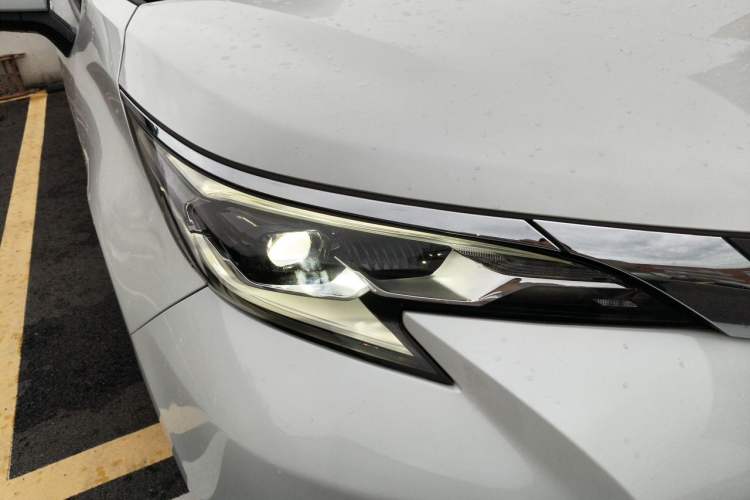 Used Toyota SIENNA 2021 2.5L Hybrid Comfort Edition Right Front Headlight
