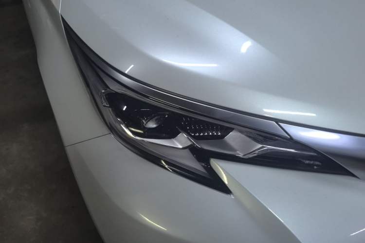 Used Toyota SIENNA 2021 2.5L Hybrid Premium Edition Right Front Headlight