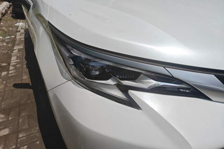 Used Toyota SIENNA 2021 2.5L Hybrid Premium Edition Right Front Headlight