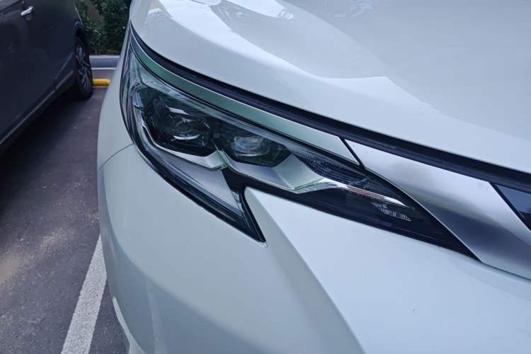 Used Toyota SIENNA 2021 2.5L Hybrid Platinum Edition Right Front Headlight
