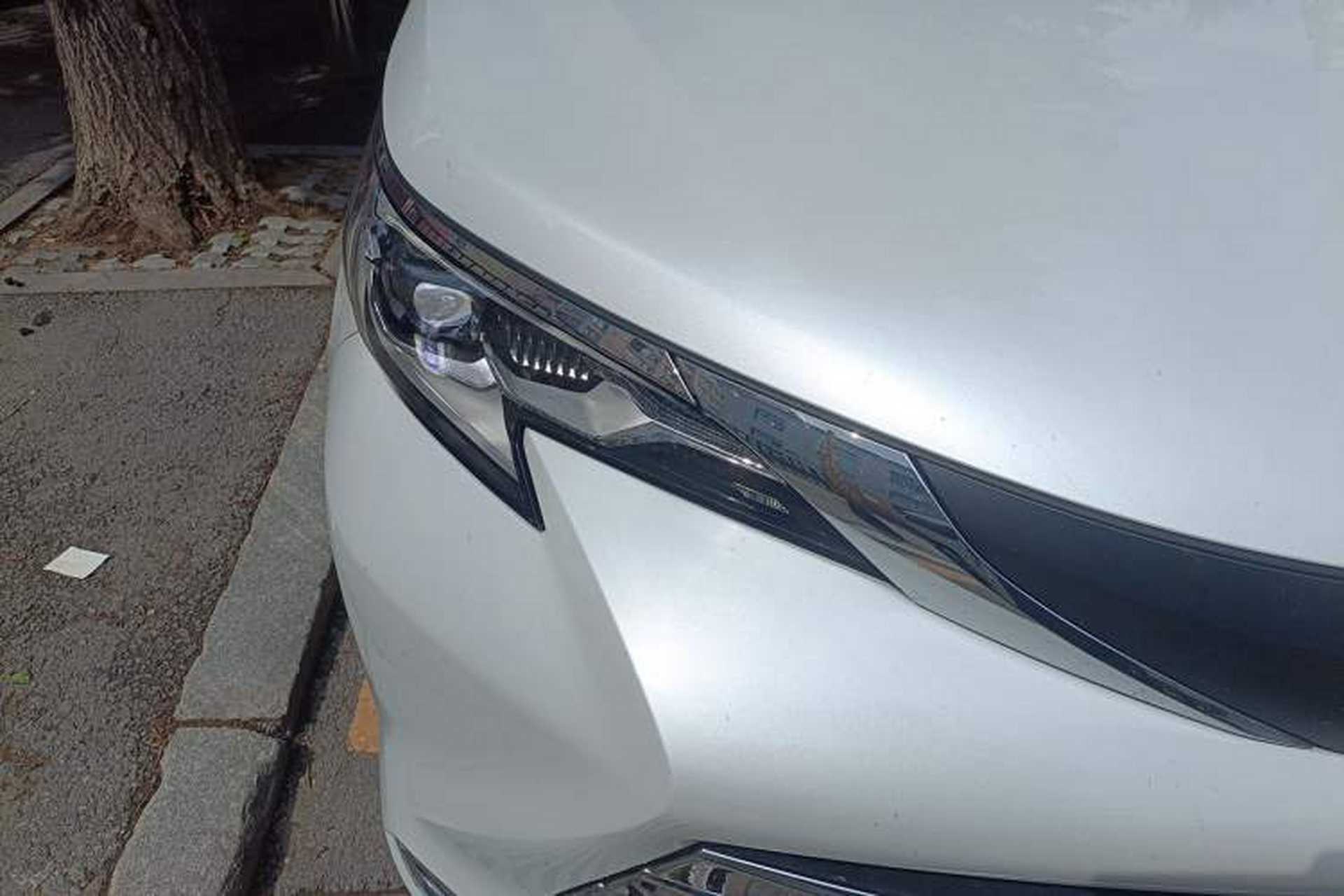 Used Toyota SIENNA 2021 2.5L Hybrid Comfort Edition Right Front Headlight