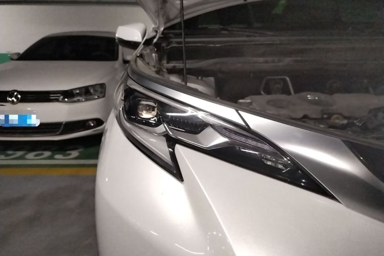 Used Toyota SIENNA 2021 2.5L Hybrid Premium Edition Right Front Headlight