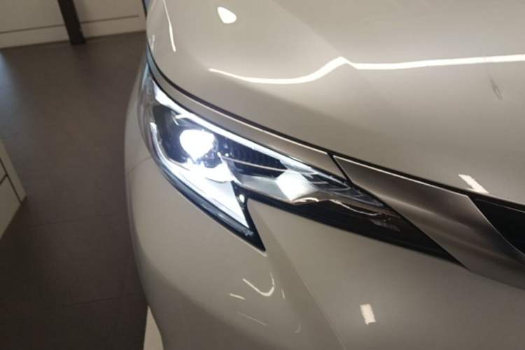 Used Toyota SIENNA 2021 2.5L Hybrid Ultimate Edition Right Front Headlight
