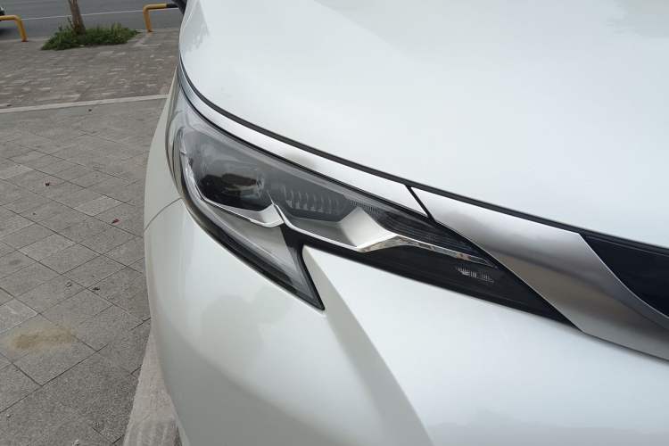 Used Toyota SIENNA 2021 2.5L Hybrid Premium Edition Right Front Headlight