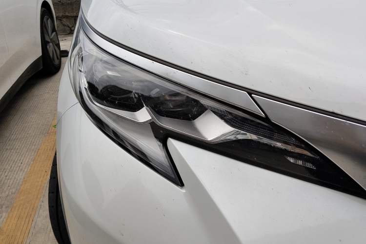 Used Toyota SIENNA 2021 2.5L Hybrid Platinum Edition Right Front Headlight